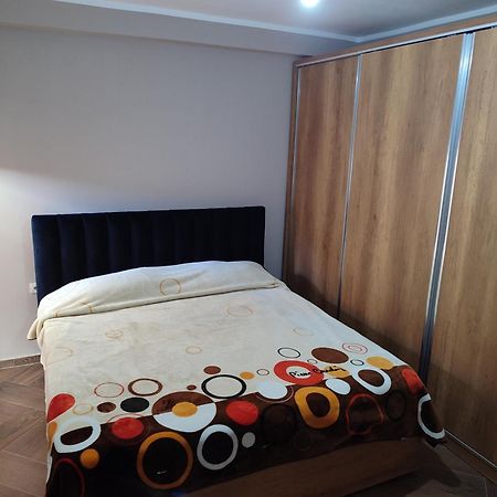 Maksimilian Apartament Durres Exterior photo