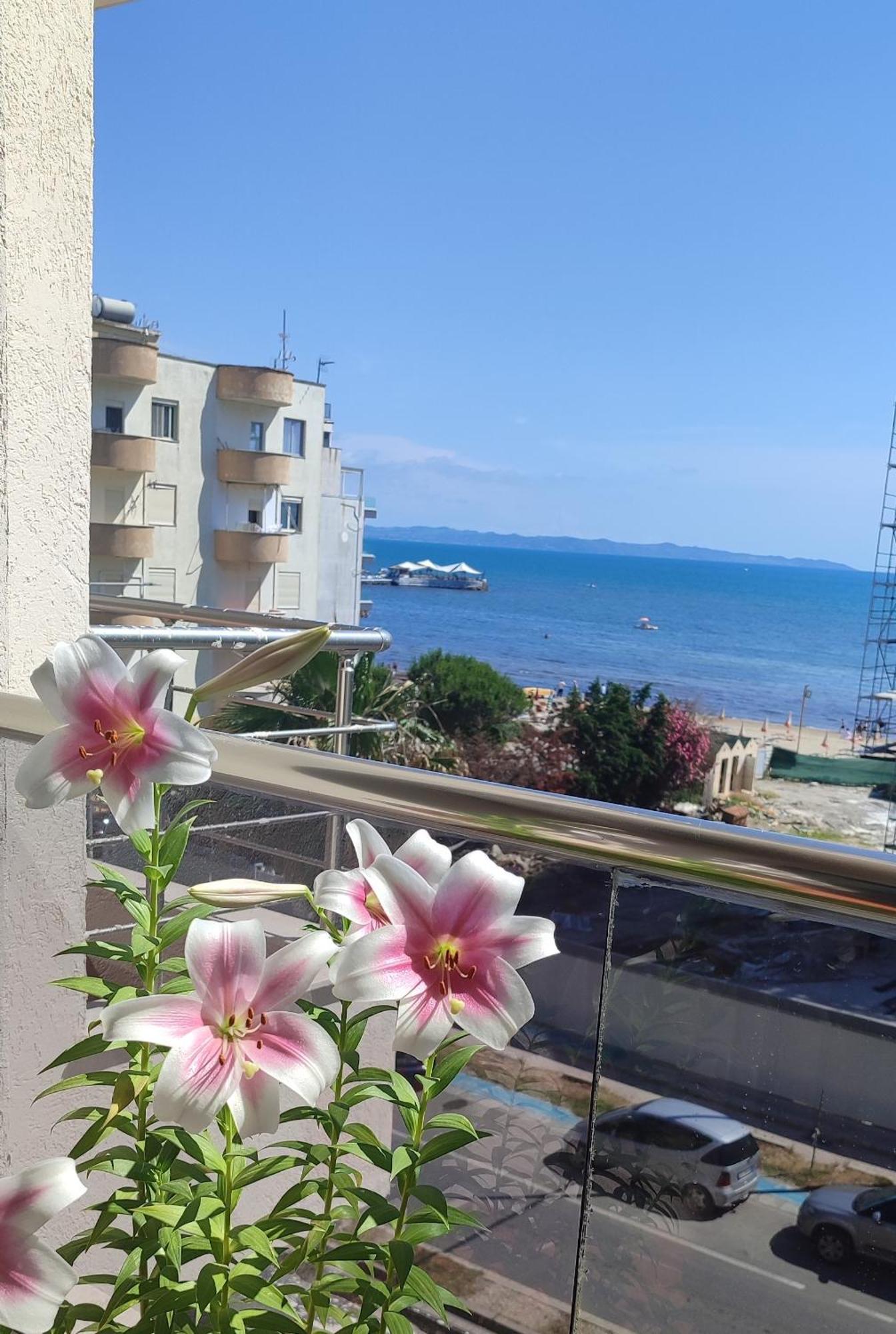 Maksimilian Apartament Durres Exterior photo