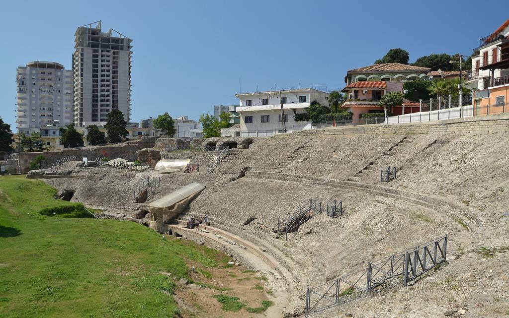 Maksimilian Apartament Durres Exterior photo