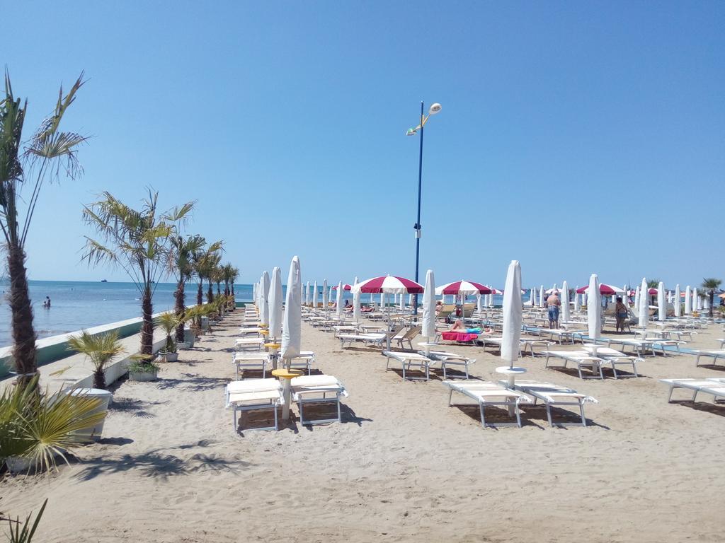 Maksimilian Apartament Durres Exterior photo